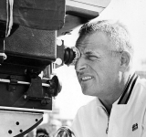 Stanley Kramer: Οι αξιοσημείωτες ταινίες του περιλαμβάνουν The Defiant Ones, On the Beach, Inherit the Wind, Judgment at Nuremberg, Ship of Fools και Guess Who's Coming to Dinner